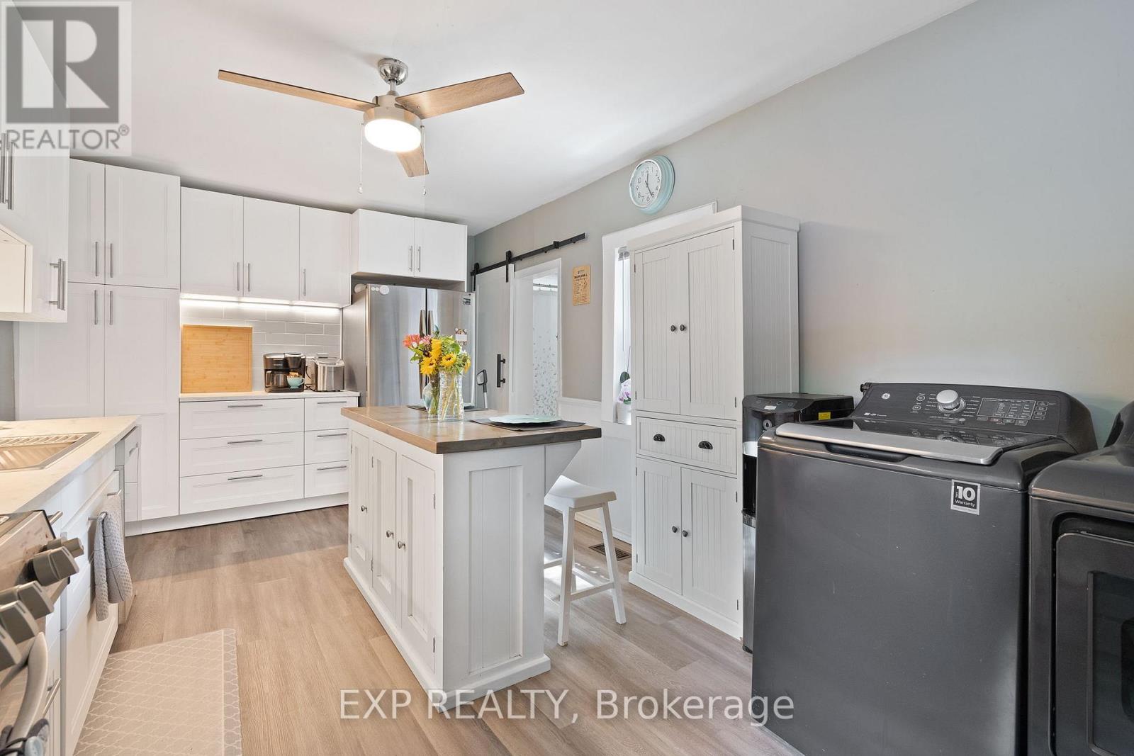 166 Mehring Avenue, West Elgin, Ontario  N0L 2P0 - Photo 13 - X12365286
