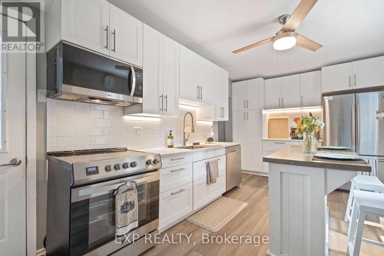 166 Mehring Avenue, West Elgin, Ontario  N0L 2P0 - Photo 14 - X12365286