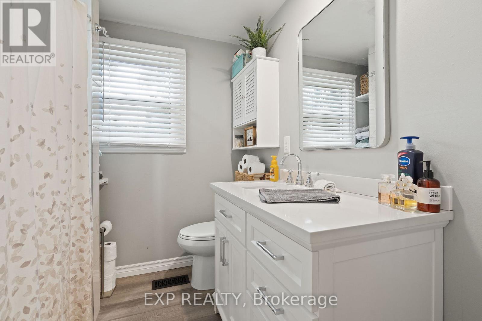 166 Mehring Avenue, West Elgin, Ontario  N0L 2P0 - Photo 15 - X12365286