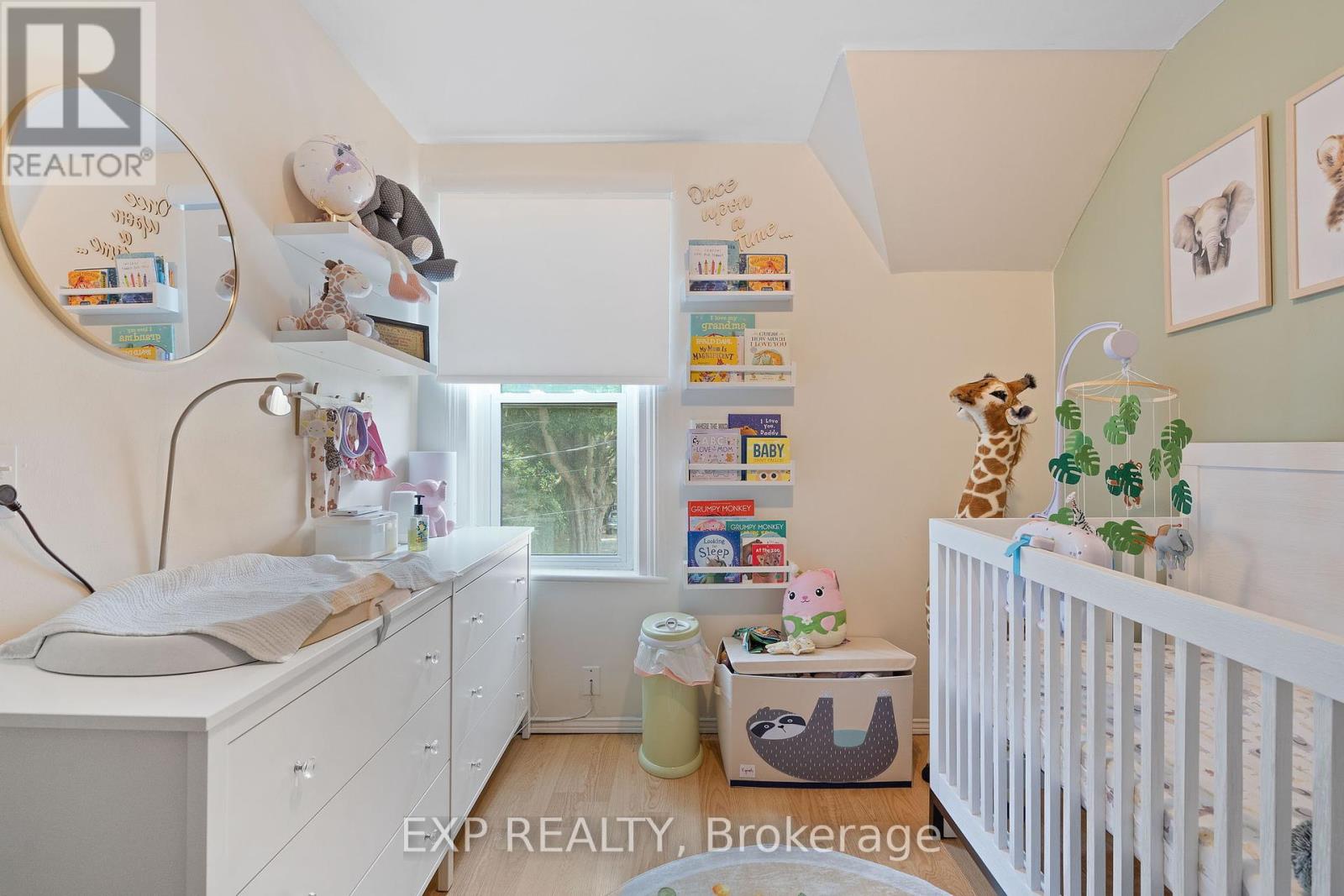 166 Mehring Avenue, West Elgin, Ontario  N0L 2P0 - Photo 19 - X12365286