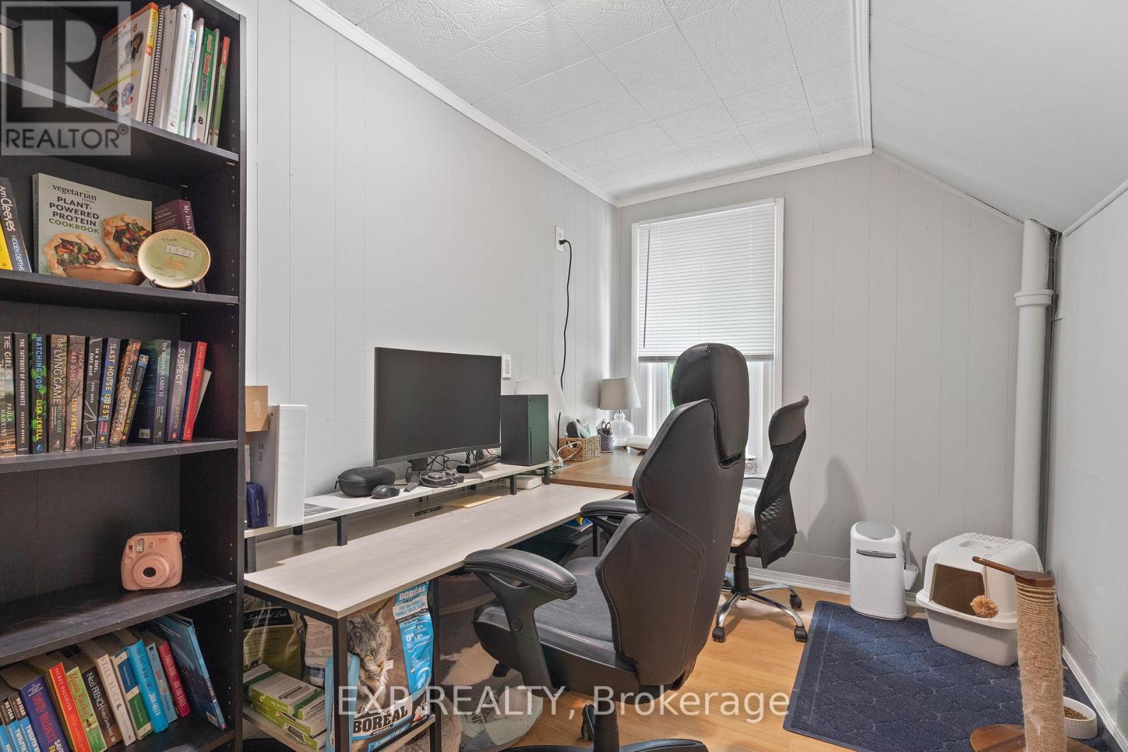 166 Mehring Avenue, West Elgin, Ontario  N0L 2P0 - Photo 21 - X12365286