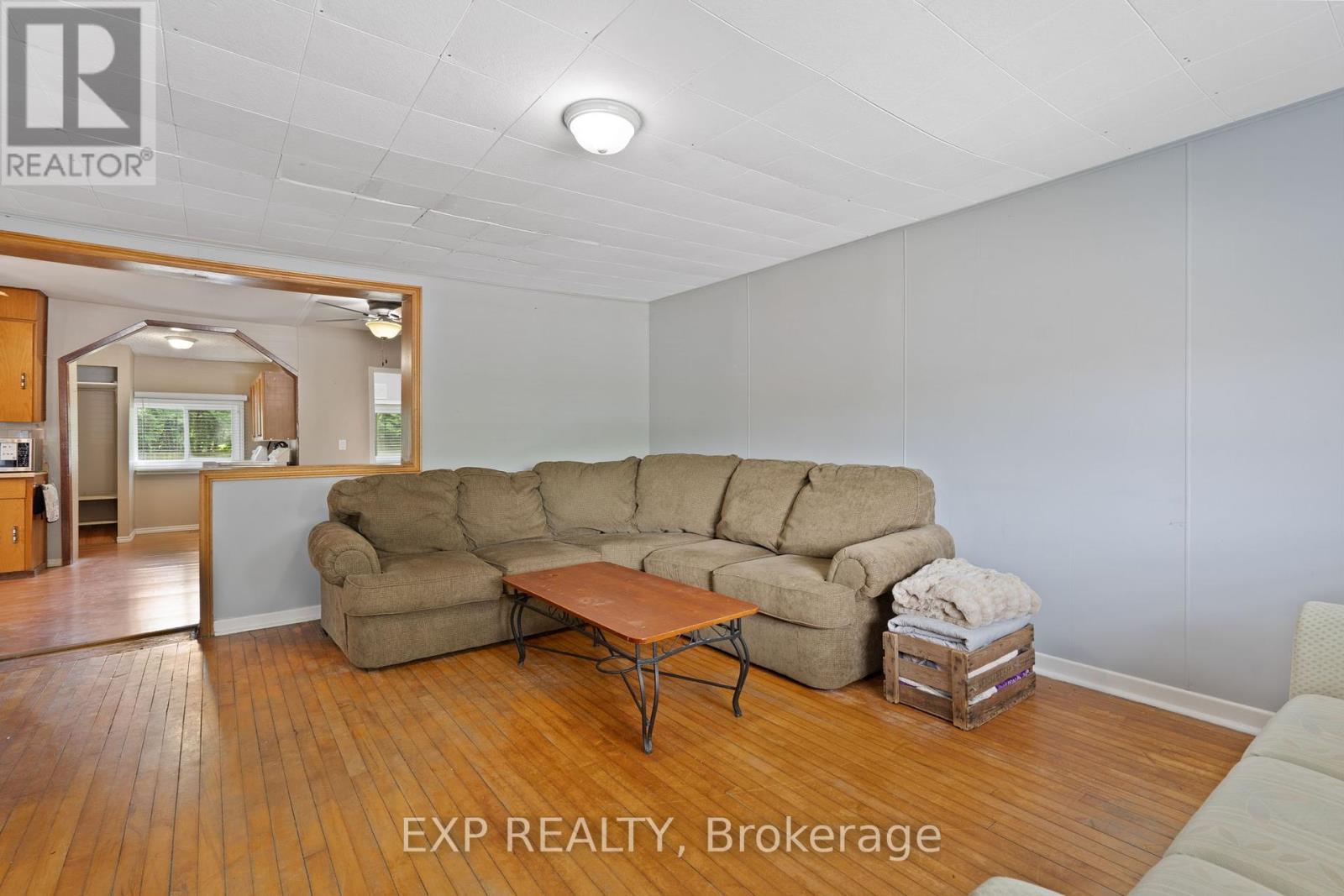 166 Mehring Avenue, West Elgin, Ontario  N0L 2P0 - Photo 22 - X12365286