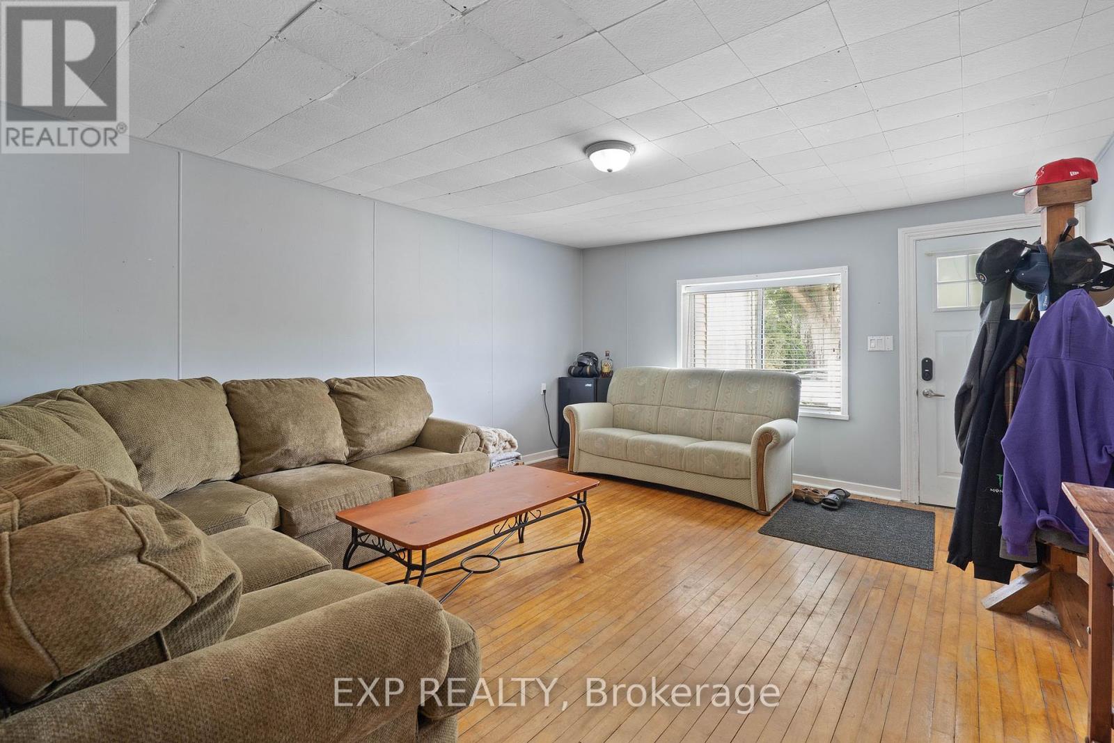 166 Mehring Avenue, West Elgin, Ontario  N0L 2P0 - Photo 23 - X12365286