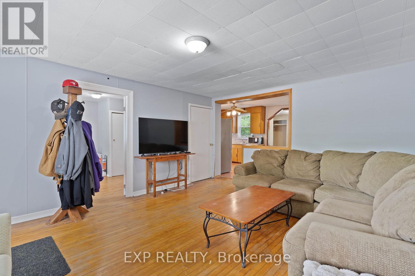 166 Mehring Avenue, West Elgin, Ontario  N0L 2P0 - Photo 24 - X12365286