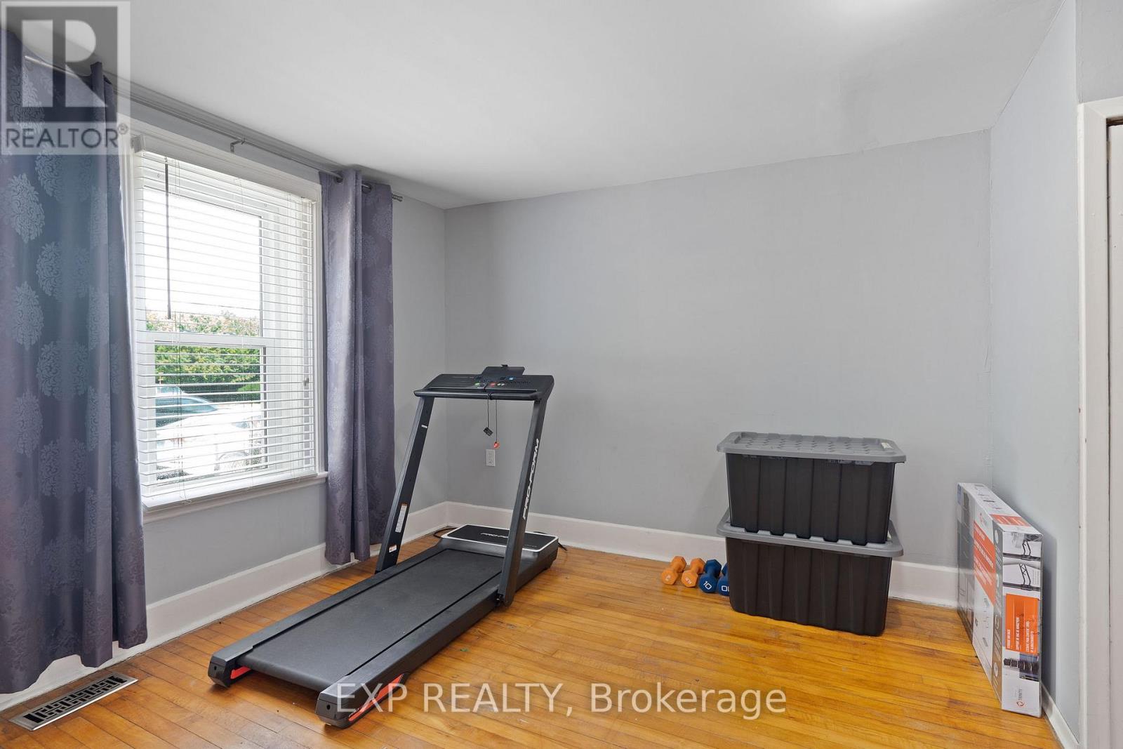 166 Mehring Avenue, West Elgin, Ontario  N0L 2P0 - Photo 25 - X12365286