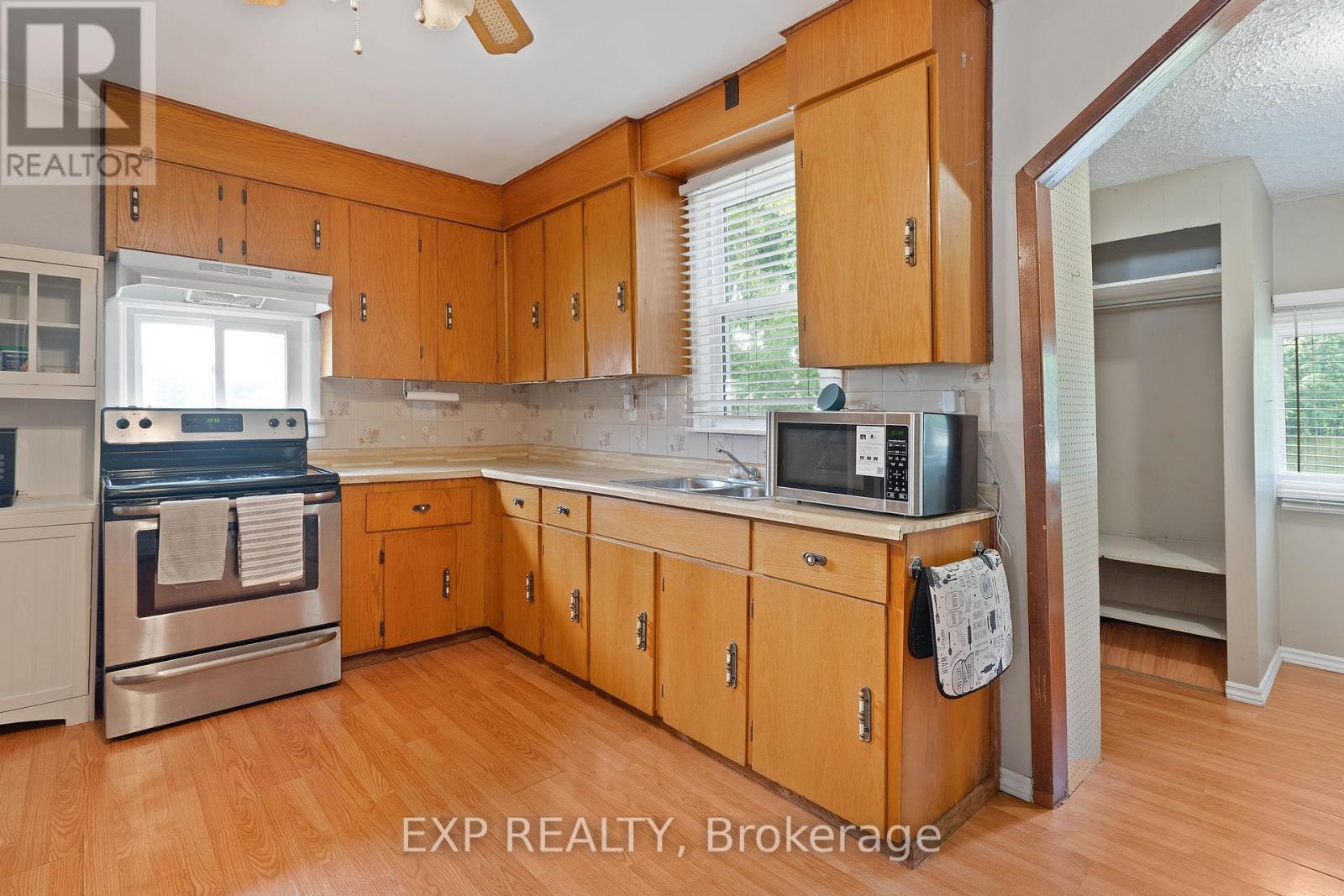 166 Mehring Avenue, West Elgin, Ontario  N0L 2P0 - Photo 27 - X12365286