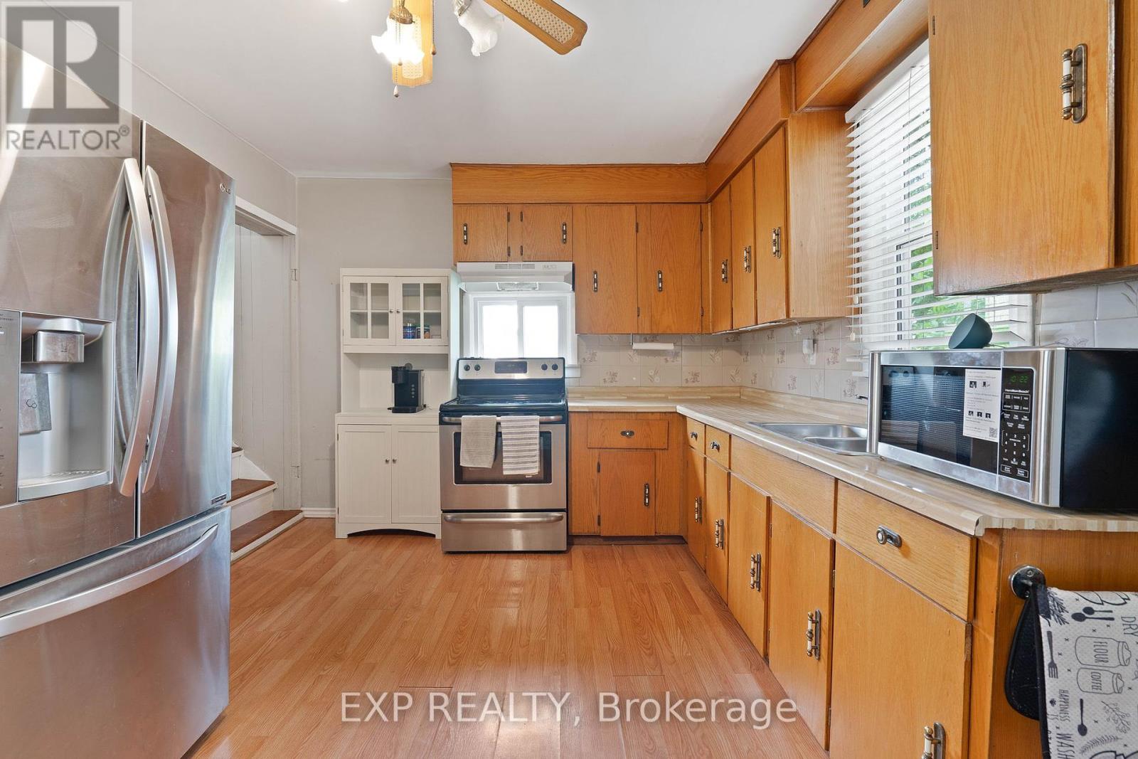 166 Mehring Avenue, West Elgin, Ontario  N0L 2P0 - Photo 28 - X12365286