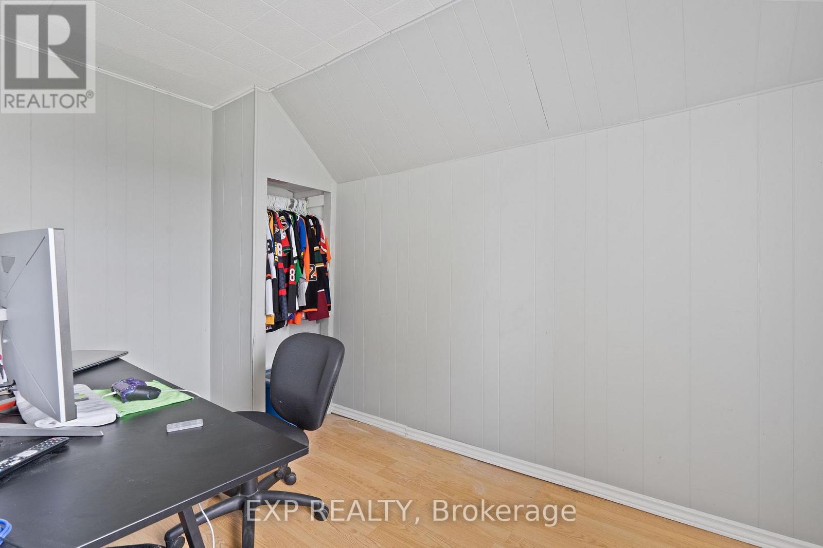 166 Mehring Avenue, West Elgin, Ontario  N0L 2P0 - Photo 37 - X12365286