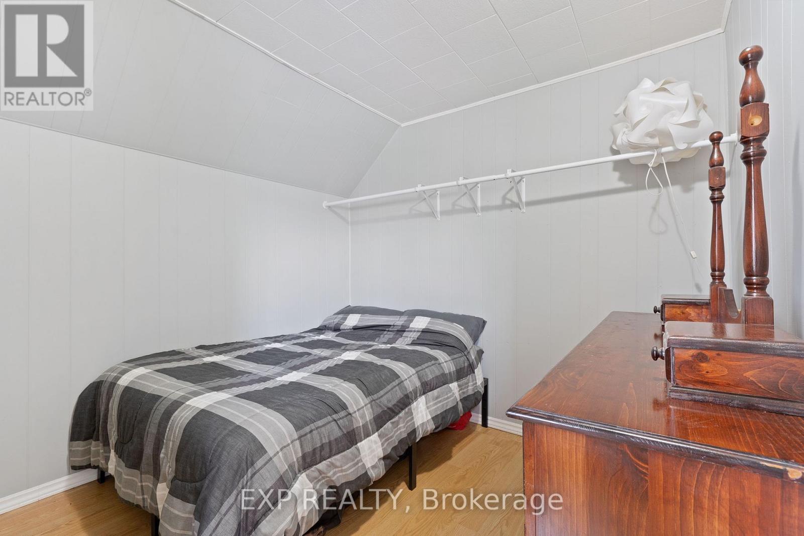 166 Mehring Avenue, West Elgin, Ontario  N0L 2P0 - Photo 38 - X12365286