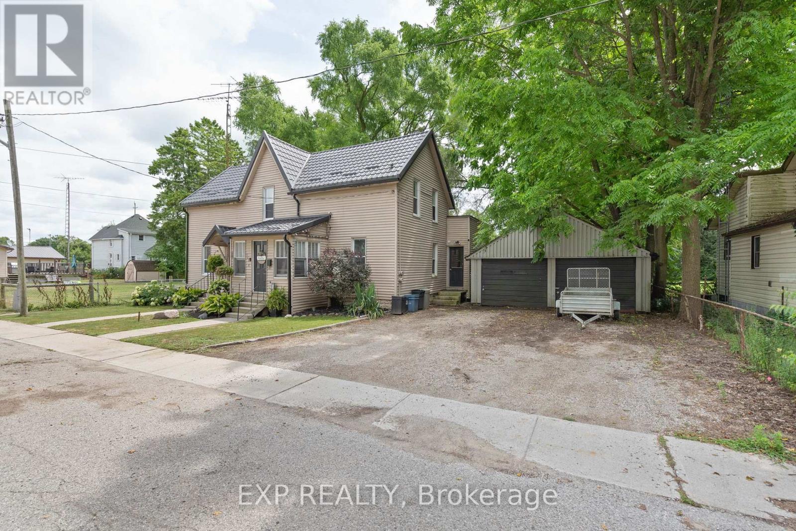 166 Mehring Avenue, West Elgin, Ontario  N0L 2P0 - Photo 4 - X12365286