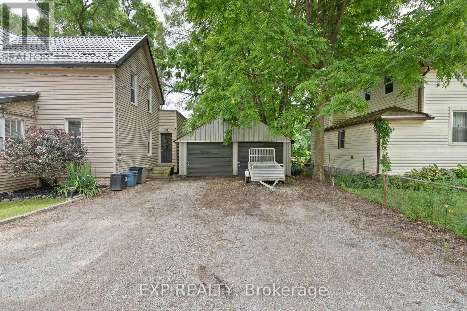166 Mehring Avenue, West Elgin, Ontario  N0L 2P0 - Photo 5 - X12365286