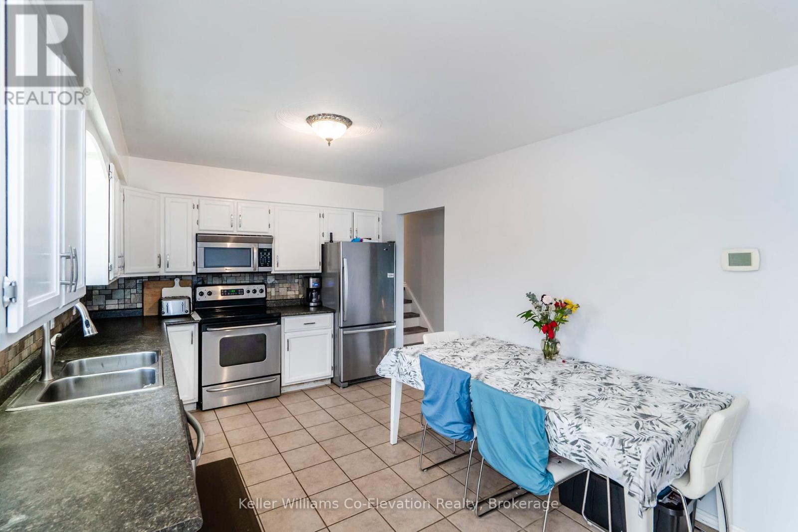 1 Bonaventure Place, Penetanguishene, Ontario  L9M 1J3 - Photo 8 - S12365242
