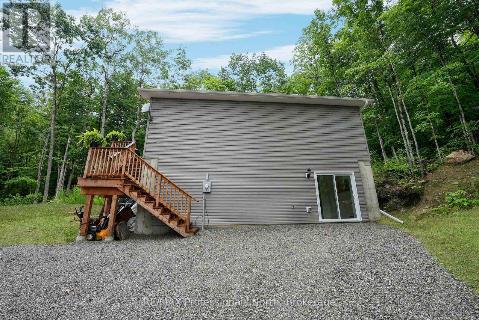 1065 Hendersons Road, Minden Hills, Ontario  K0M 2K0 - Photo 28 - X12365229