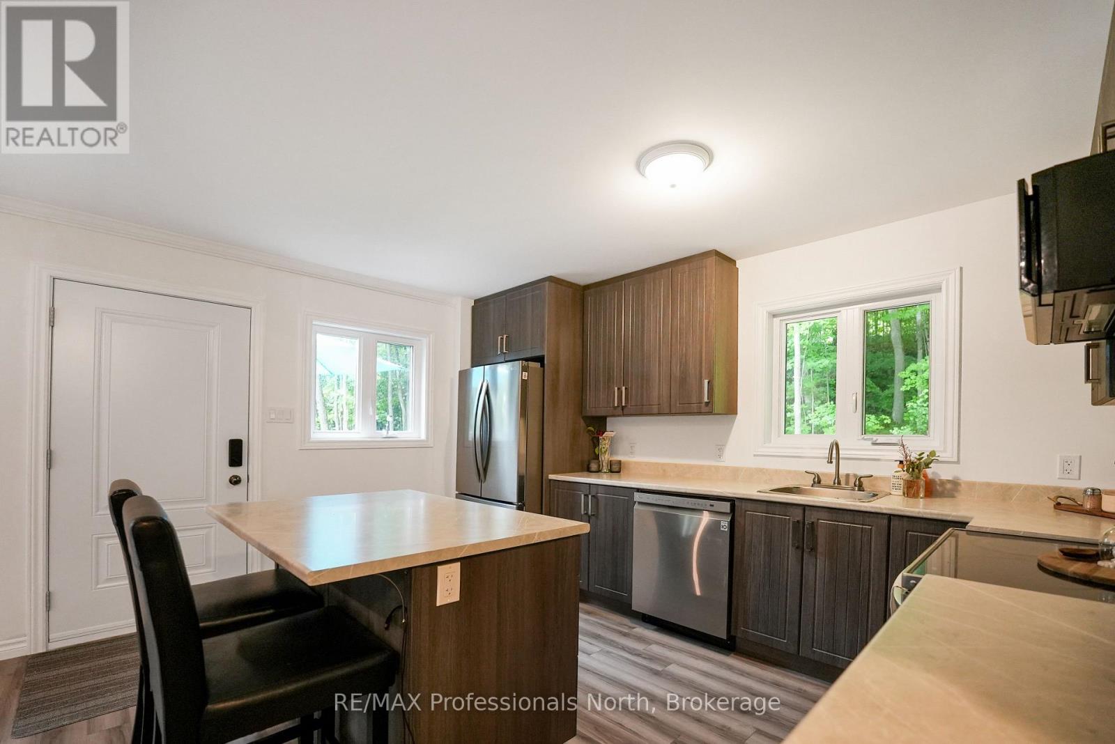 1065 Hendersons Road, Minden Hills, Ontario  K0M 2K0 - Photo 6 - X12365229