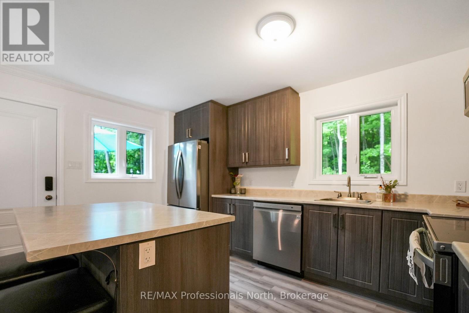 1065 Hendersons Road, Minden Hills, Ontario  K0M 2K0 - Photo 9 - X12365229