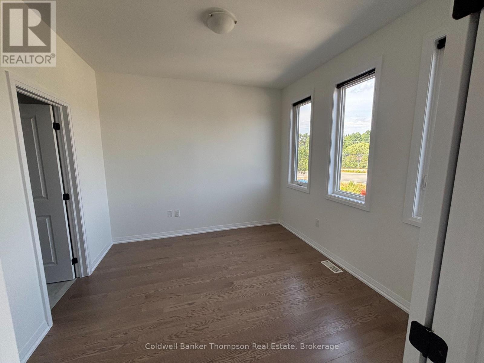 245 Crescent Bay Lane, Huntsville, Ontario  P1H 1B9 - Photo 14 - X12365339