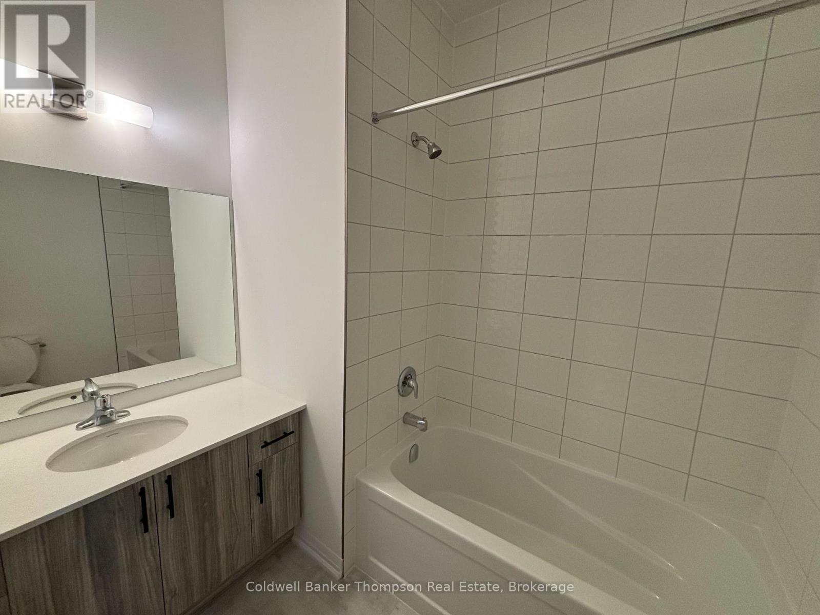 245 Crescent Bay Lane, Huntsville, Ontario  P1H 1B9 - Photo 15 - X12365339