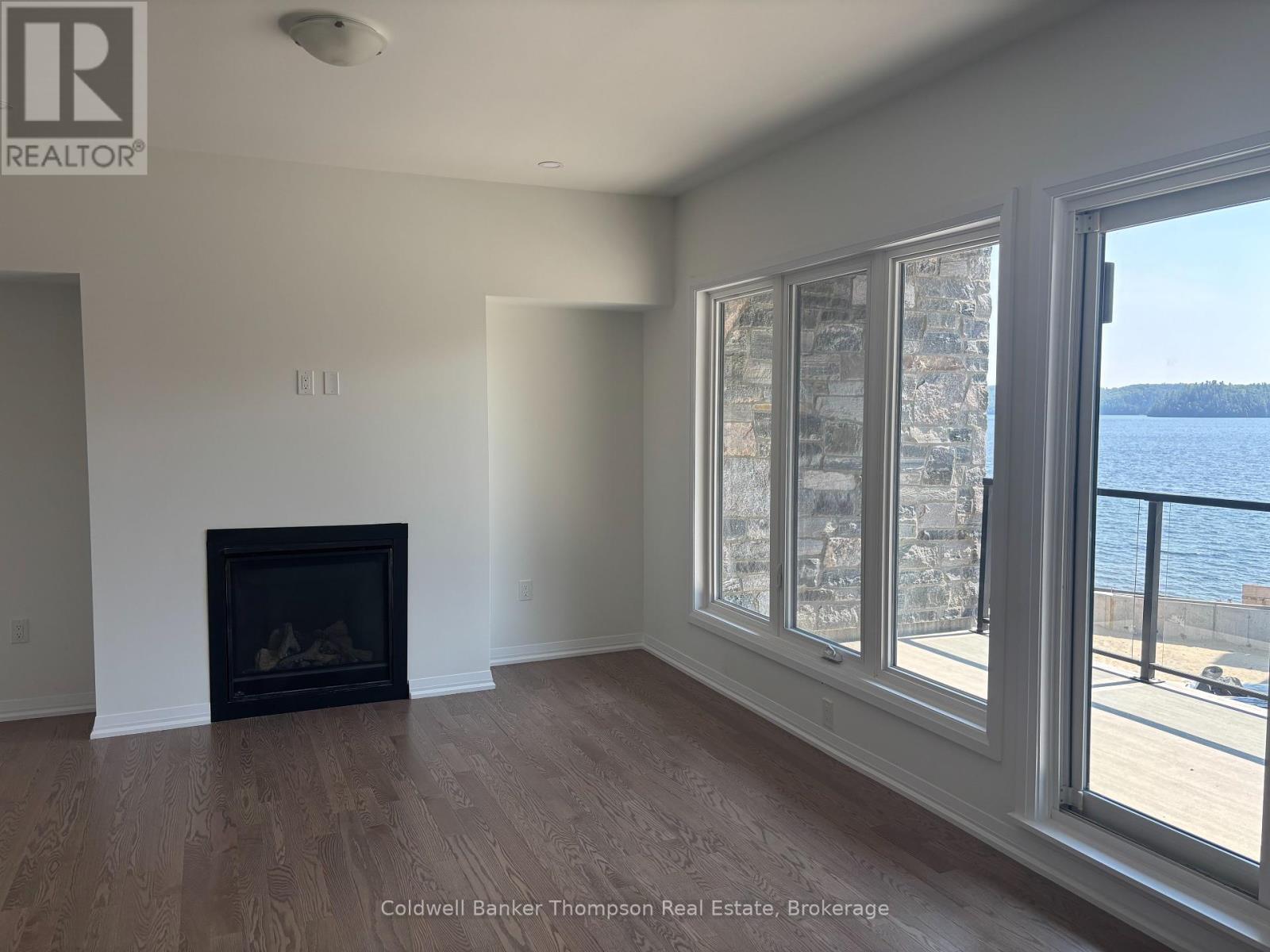 245 Crescent Bay Lane, Huntsville, Ontario  P1H 1B9 - Photo 4 - X12365339
