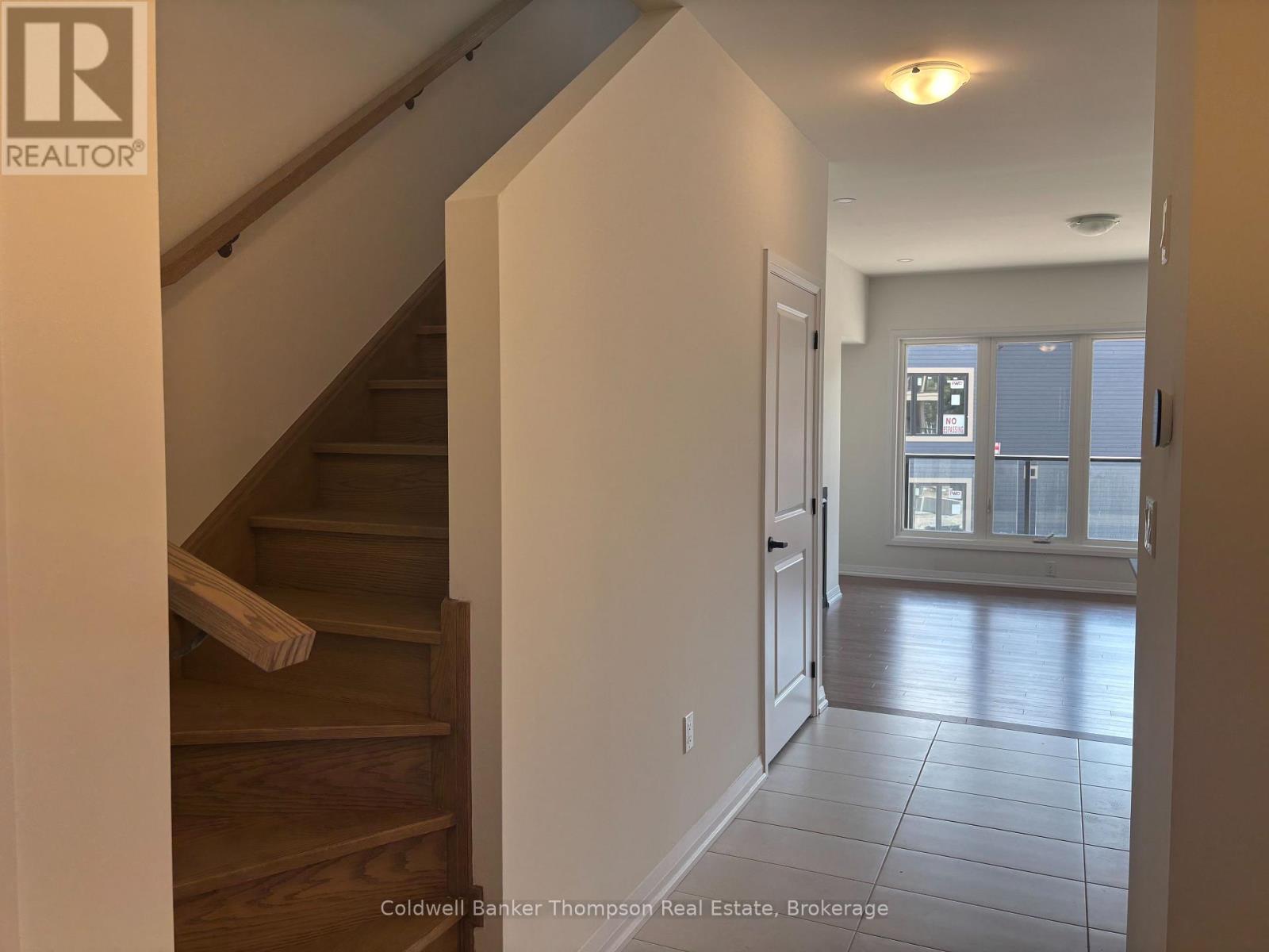 245 Crescent Bay Lane, Huntsville, Ontario  P1H 1B9 - Photo 8 - X12365339