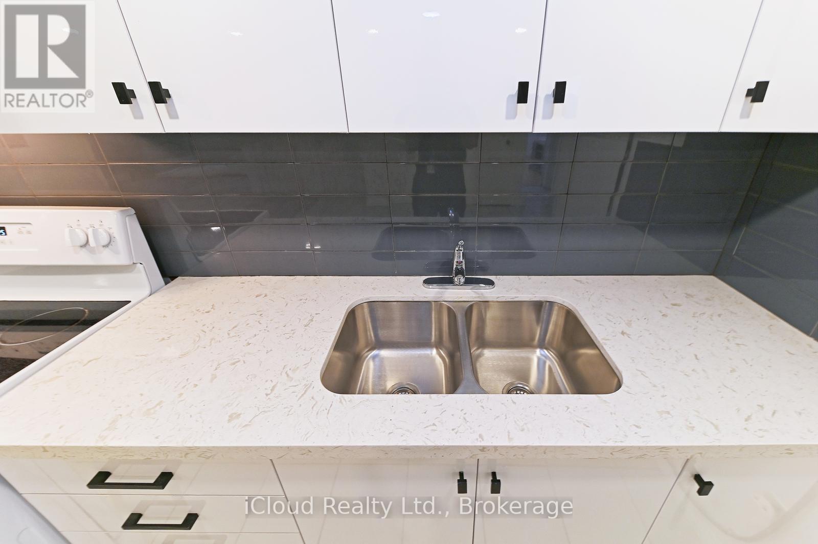 2101 Parkway Drive, Burlington, Ontario  L7P 1S5 - Photo 32 - W12365190