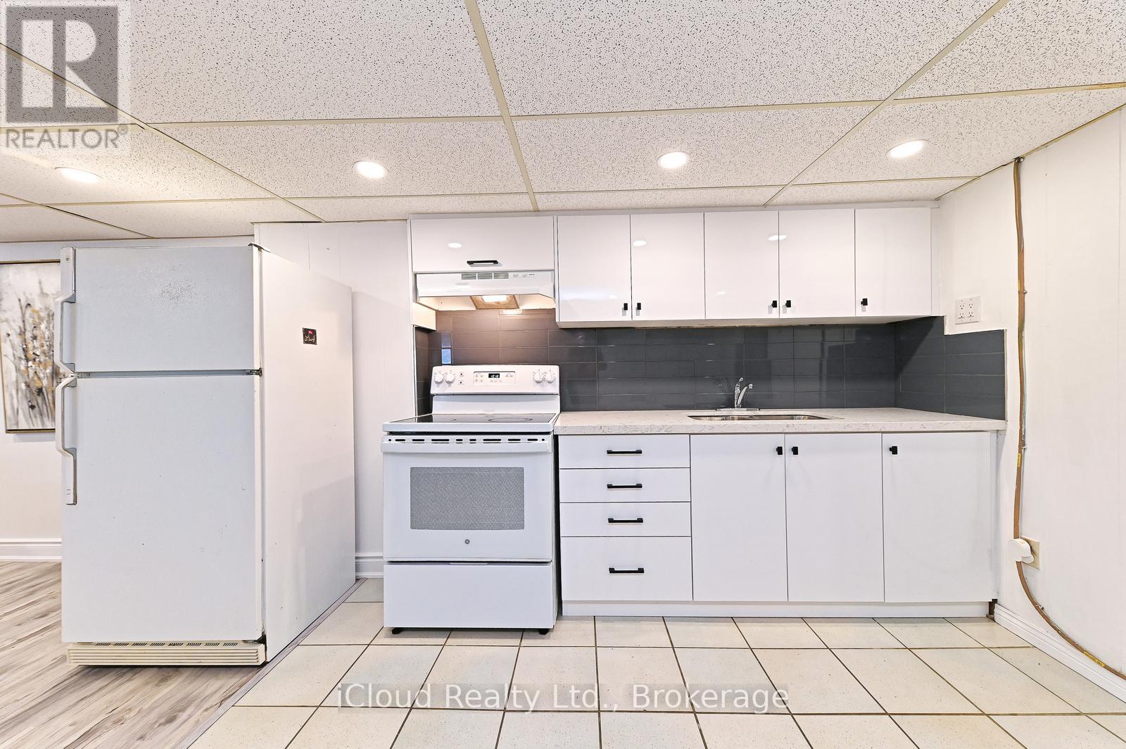 2101 Parkway Drive, Burlington, Ontario  L7P 1S5 - Photo 33 - W12365190