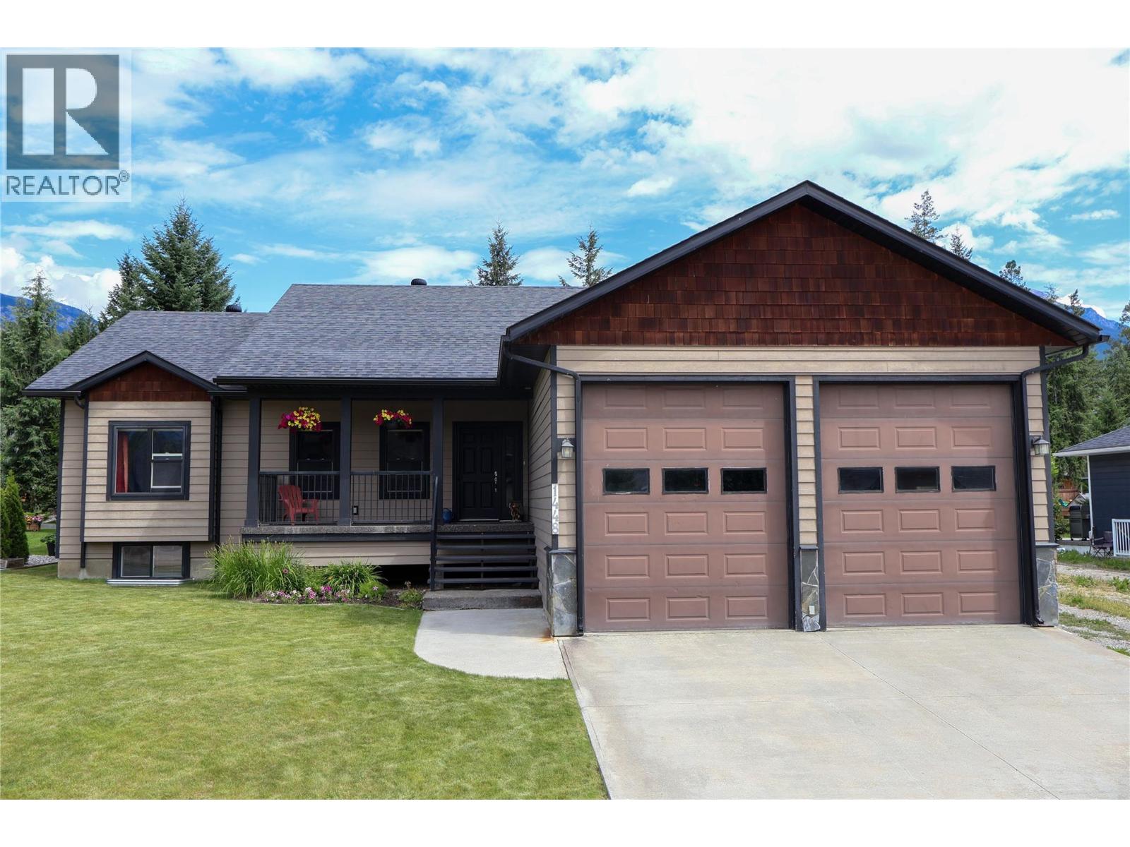 1448 Hemlock Street, Golden, British Columbia