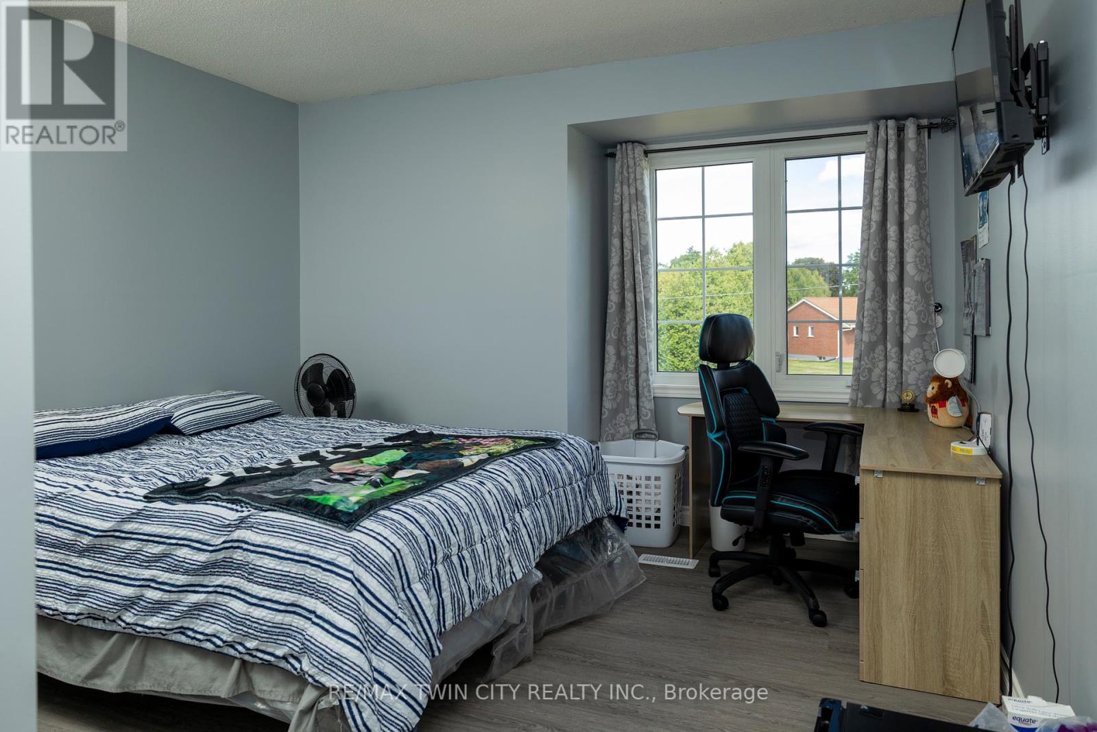 6 Bannister Street, Brant, Ontario  N0E 1L0 - Photo 23 - X12365186