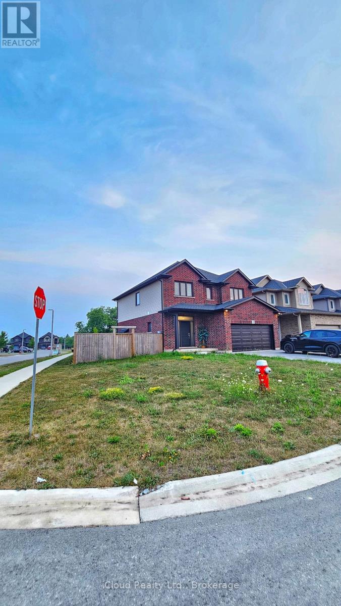 89 Laurent Avenue N, Welland, Ontario  L3B 0E2 - Photo 2 - X12365214