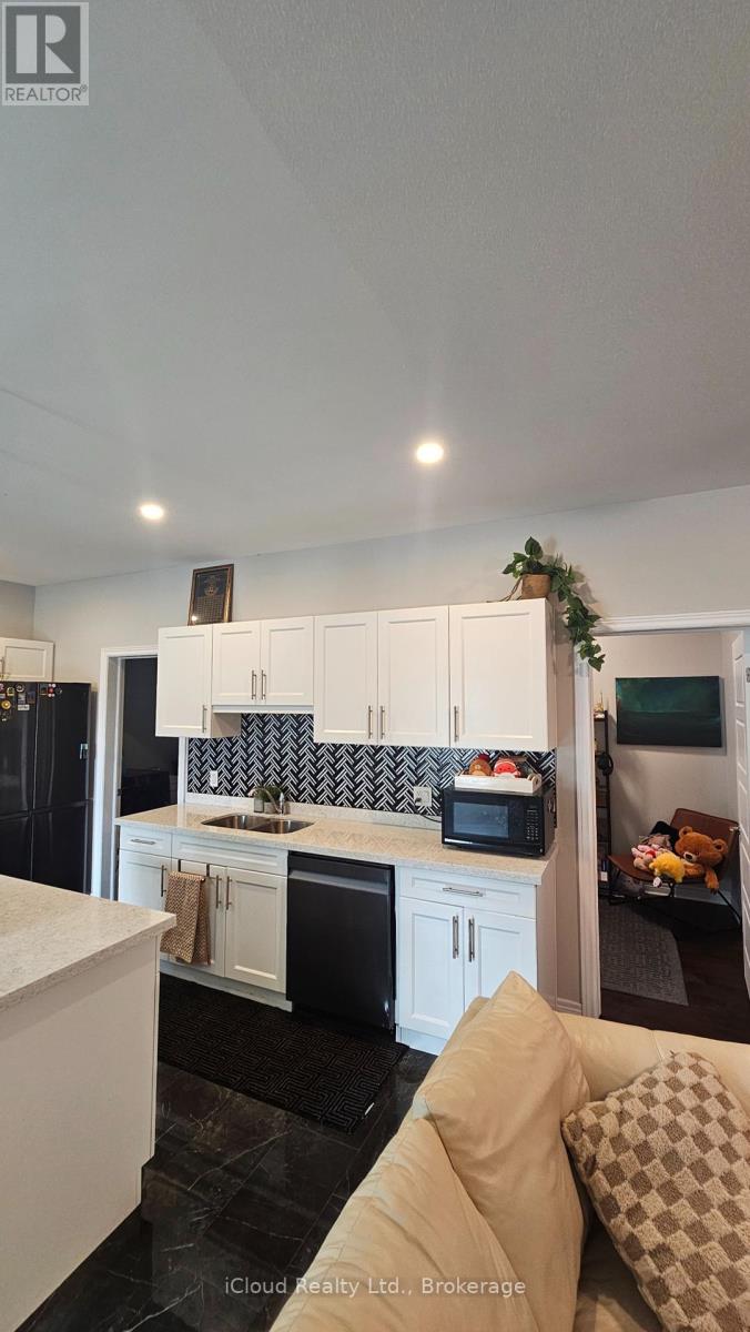 89 Laurent Avenue N, Welland, Ontario  L3B 0E2 - Photo 23 - X12365214