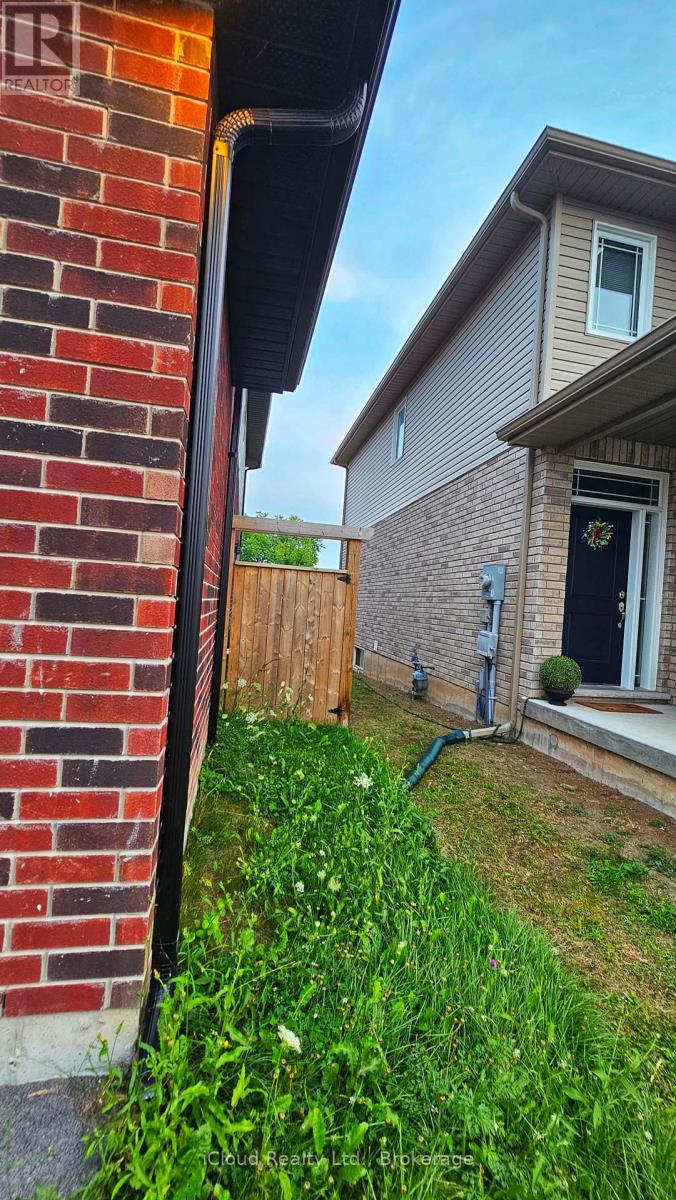 89 Laurent Avenue N, Welland, Ontario  L3B 0E2 - Photo 35 - X12365214