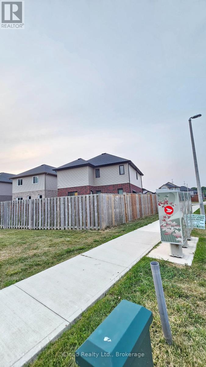 89 Laurent Avenue N, Welland, Ontario  L3B 0E2 - Photo 39 - X12365214