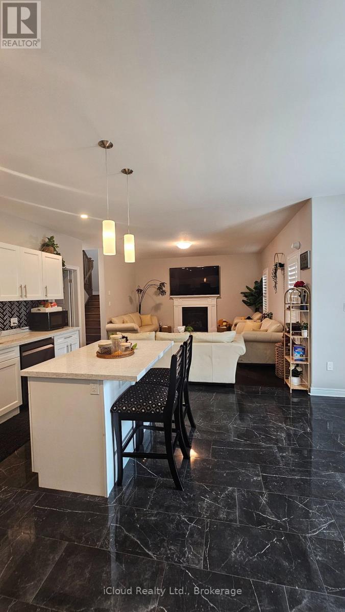89 Laurent Avenue N, Welland, Ontario  L3B 0E2 - Photo 9 - X12365214