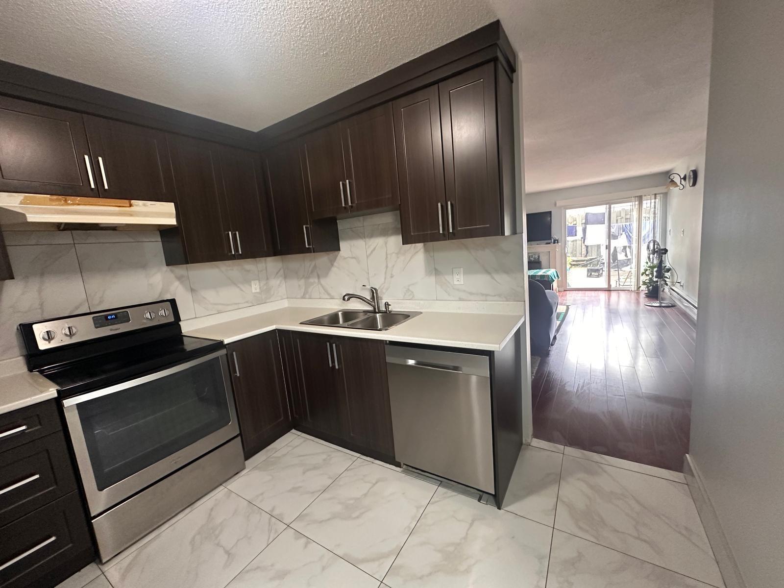 201 32550 Maclure Road, Abbotsford, British Columbia  V2T 4N3 - Photo 2 - R3038069