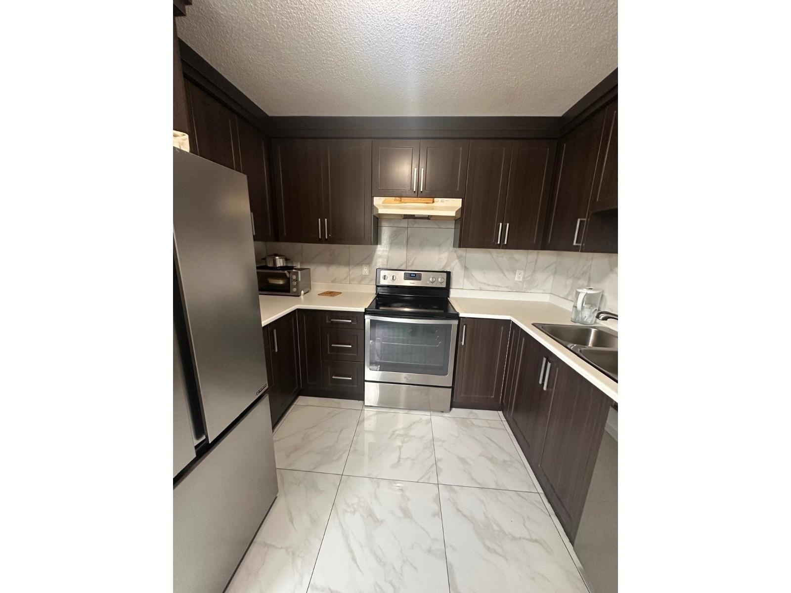 201 32550 Maclure Road, Abbotsford, British Columbia  V2T 4N3 - Photo 3 - R3038069