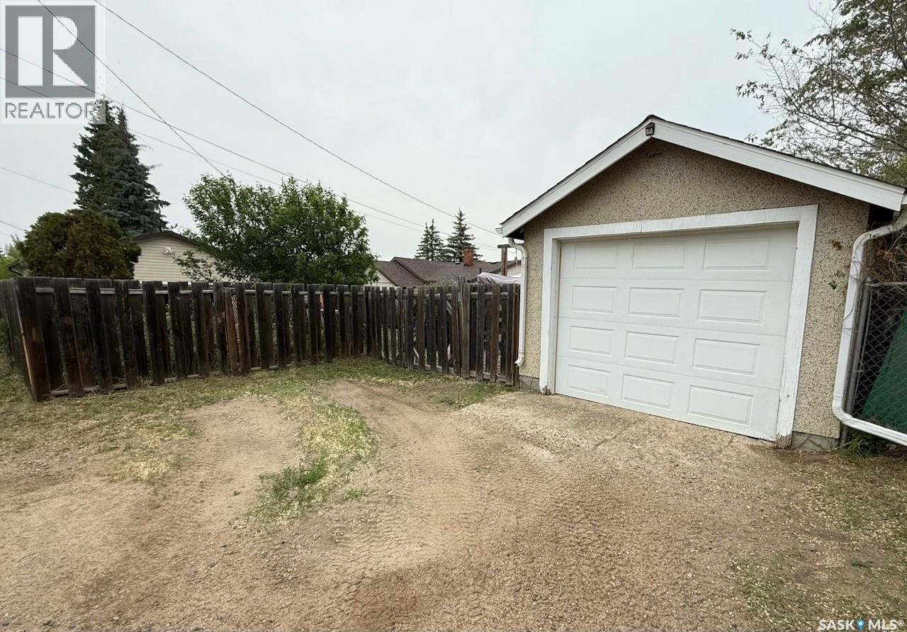 931 111th Street, North Battleford, Saskatchewan  S9A 2K2 - Photo 32 - SK016681