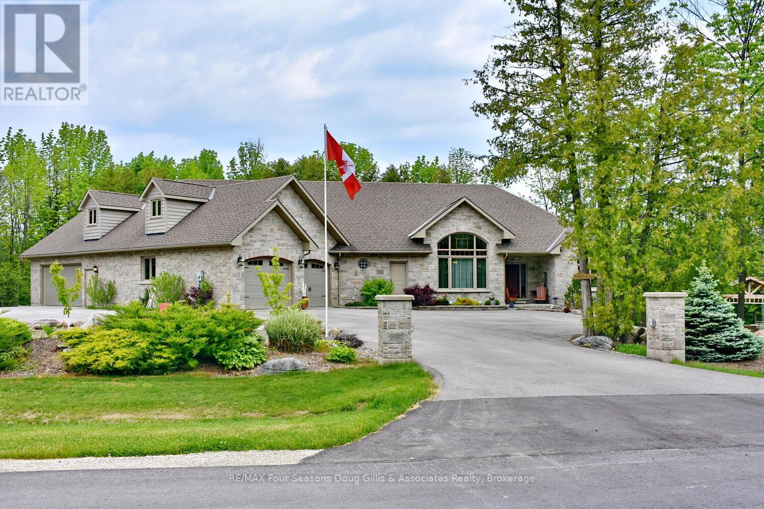 135 Algonquin Drive, Meaford, Ontario  N4L 0A7 - Photo 3 - X12238947