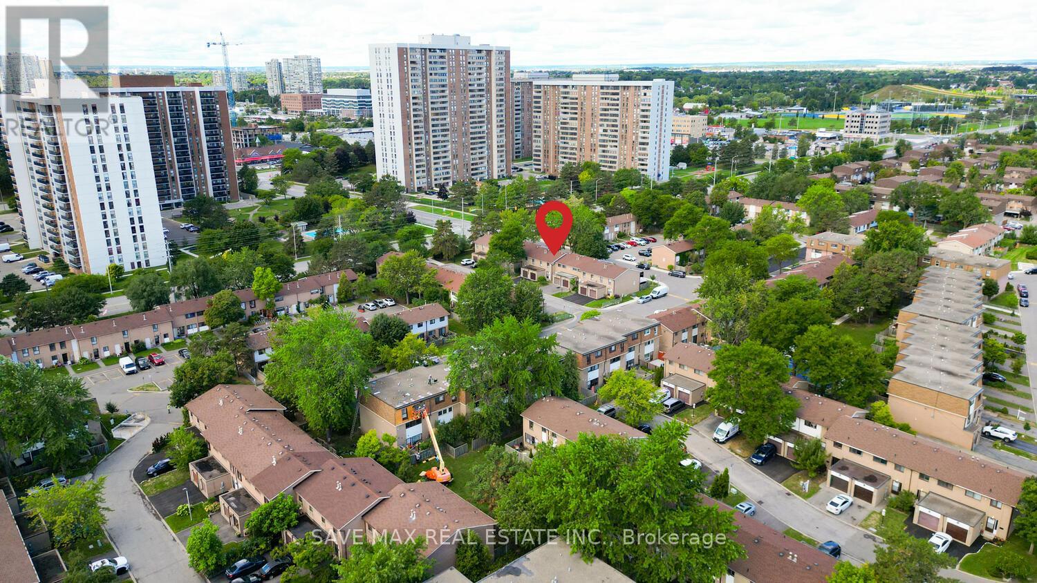 83 Fleetwood Crescent, Brampton, Ontario  L6T 2E5 - Photo 3 - W12365251