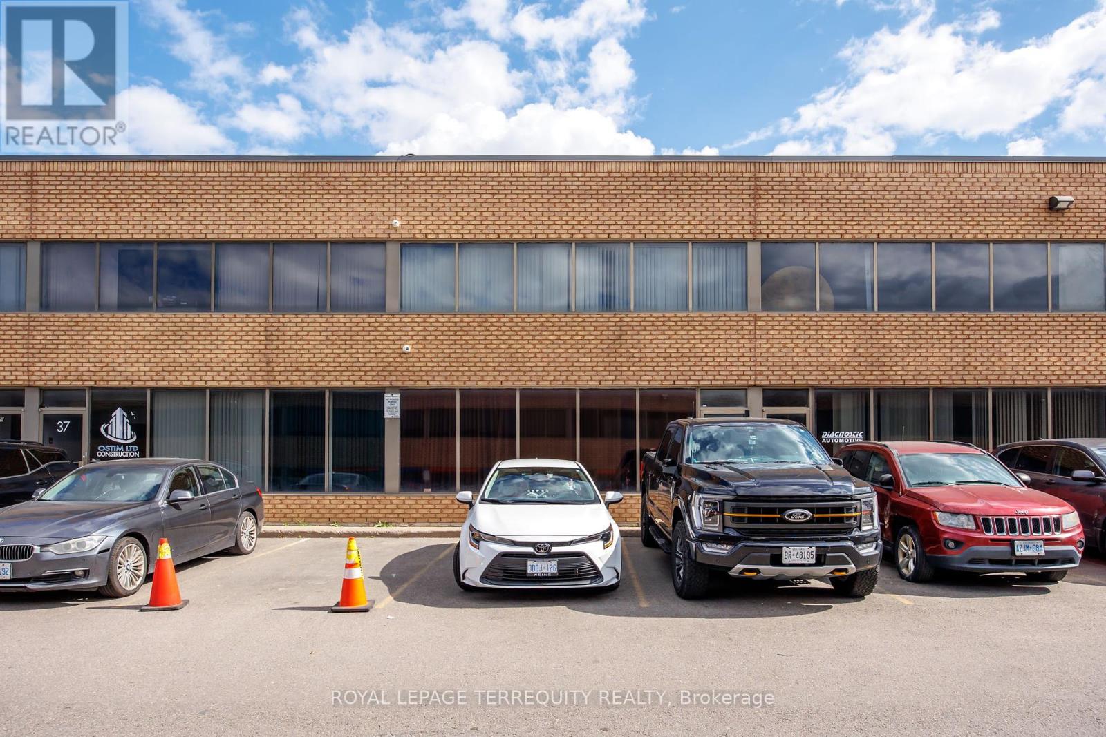 36 - 94 KENHAR DRIVE, Toronto, Ontario