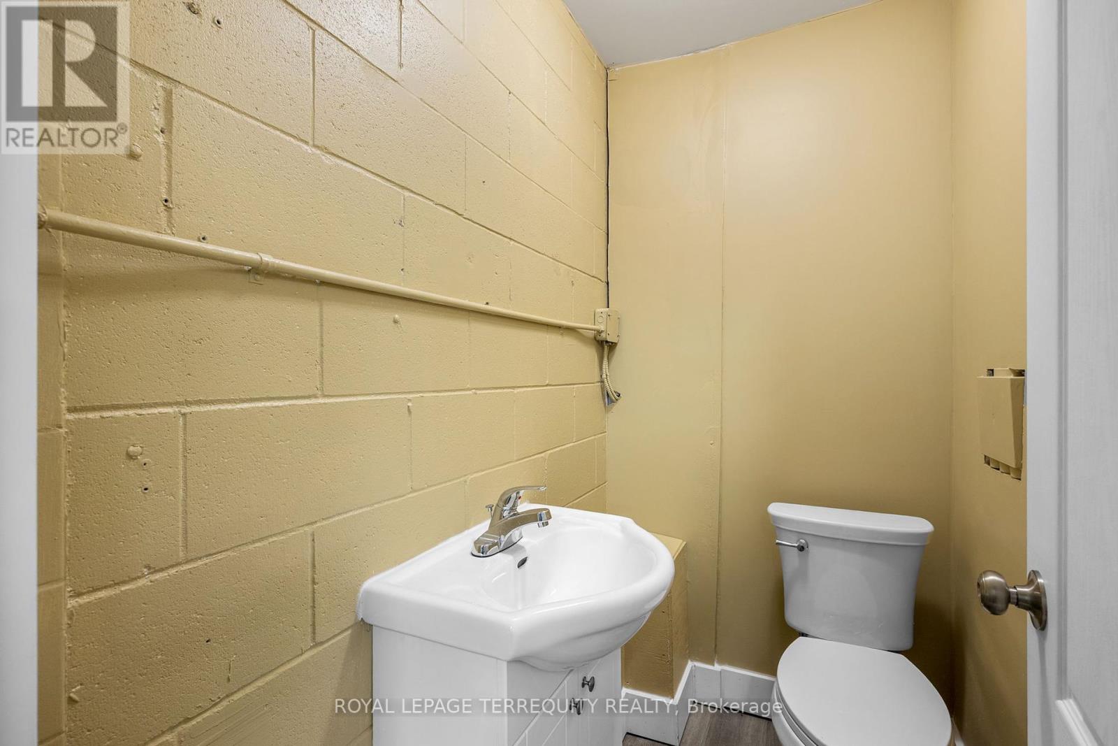 36 - 94 Kenhar Drive, Toronto, Ontario  M9L 1N2 - Photo 15 - W12365279