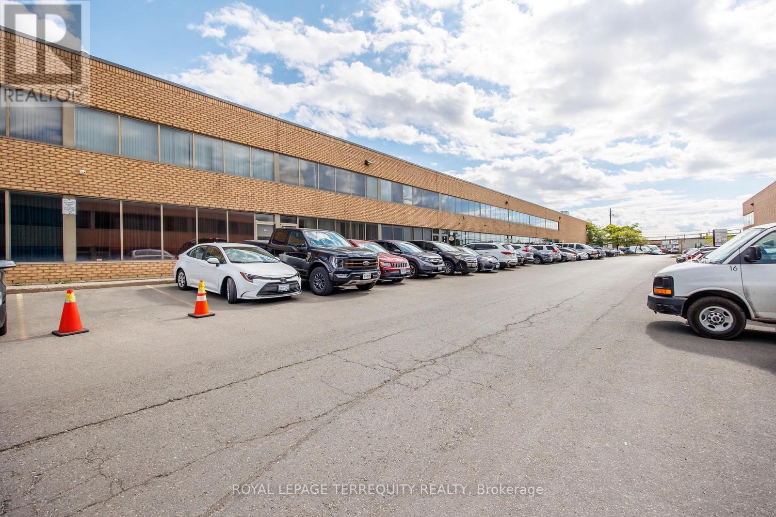 36 - 94 Kenhar Drive, Toronto, Ontario  M9L 1N2 - Photo 2 - W12365279