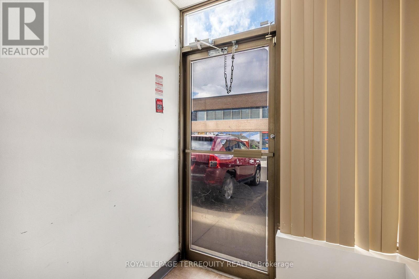 36 - 94 Kenhar Drive, Toronto, Ontario  M9L 1N2 - Photo 20 - W12365279
