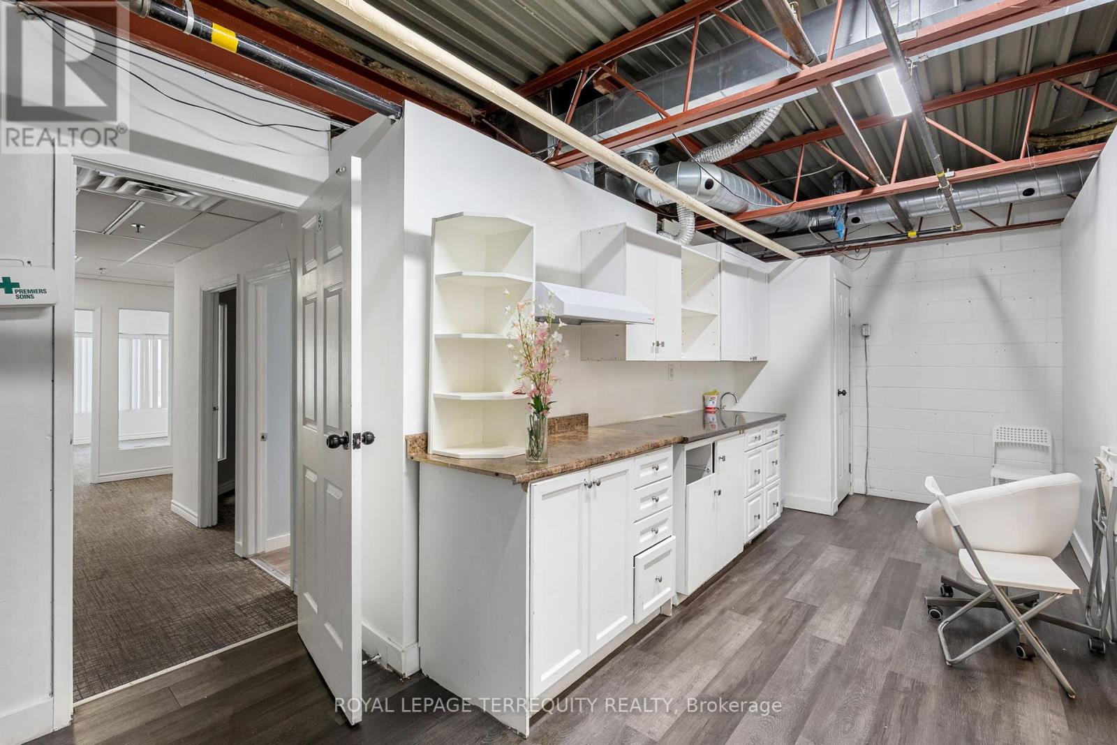 36 - 94 Kenhar Drive, Toronto, Ontario  M9L 1N2 - Photo 26 - W12365279
