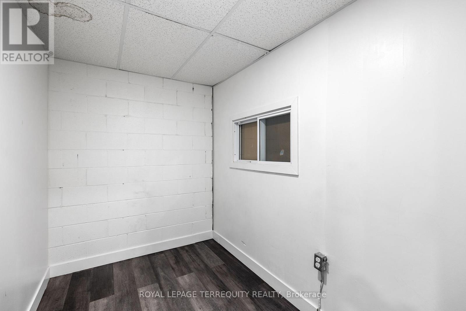 36 - 94 Kenhar Drive, Toronto, Ontario  M9L 1N2 - Photo 33 - W12365279