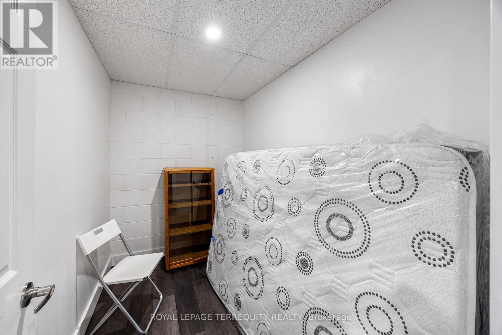 36 - 94 Kenhar Drive, Toronto, Ontario  M9L 1N2 - Photo 34 - W12365279