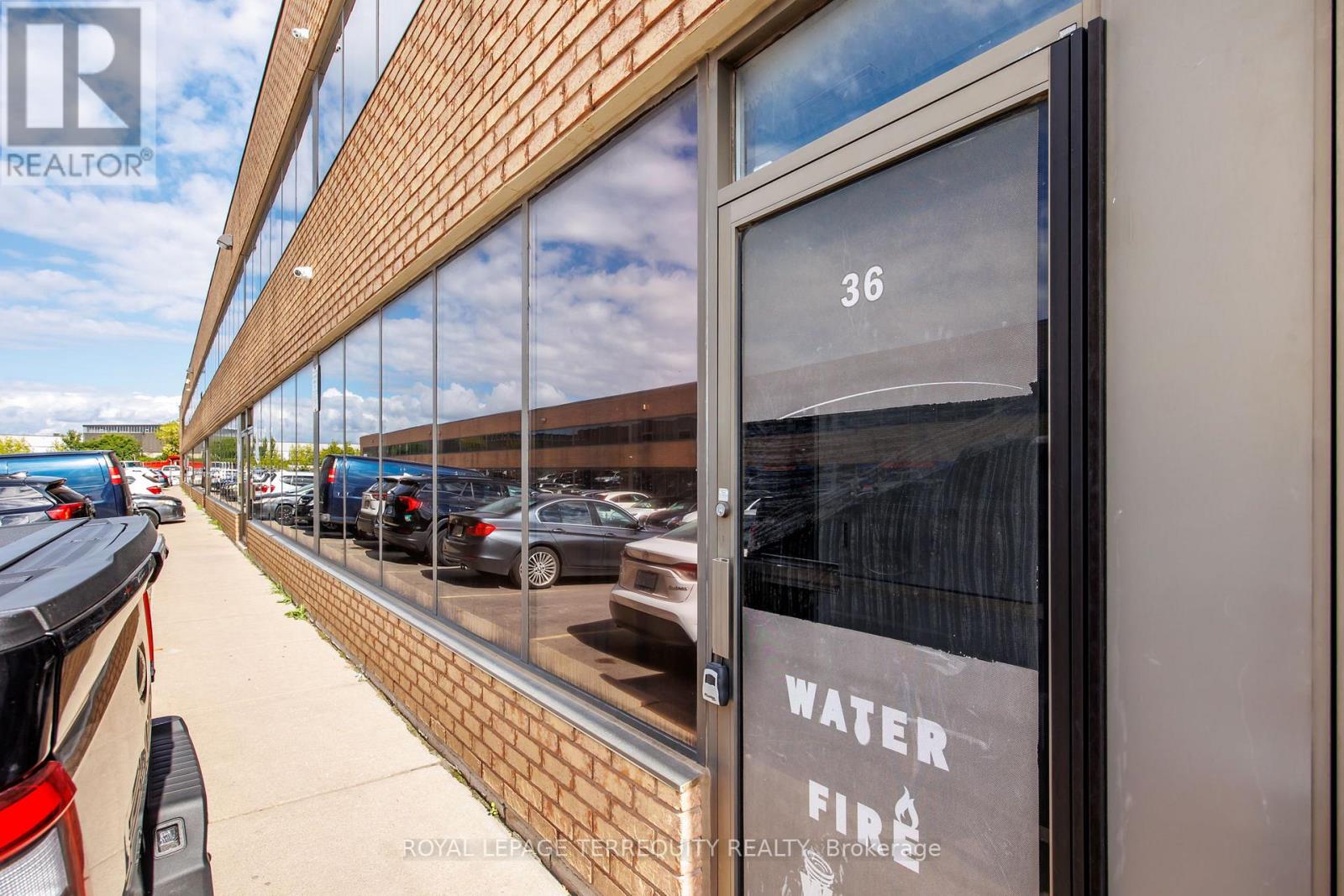 36 - 94 Kenhar Drive, Toronto, Ontario  M9L 1N2 - Photo 4 - W12365279