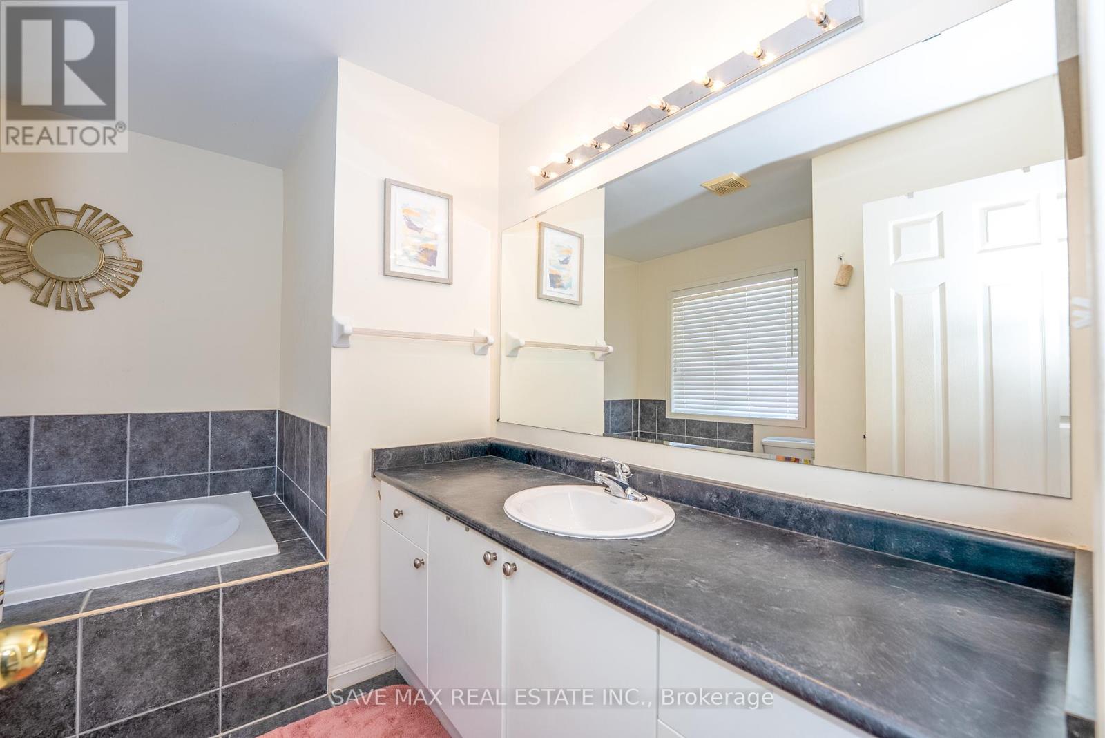 58 Ponymeadow Way, Brampton, Ontario  L6X 0M5 - Photo 28 - W12365305