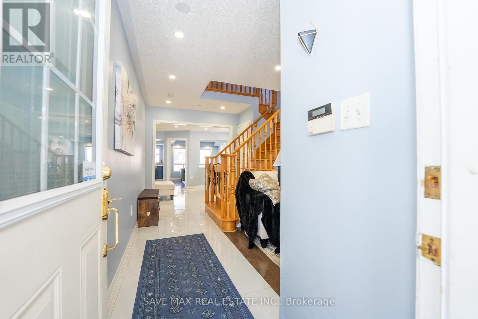 58 Ponymeadow Way, Brampton, Ontario  L6X 0M5 - Photo 4 - W12365305