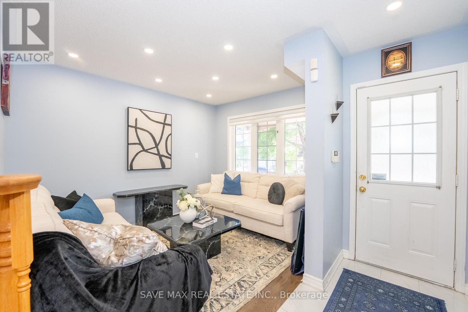 58 Ponymeadow Way, Brampton, Ontario  L6X 0M5 - Photo 5 - W12365305