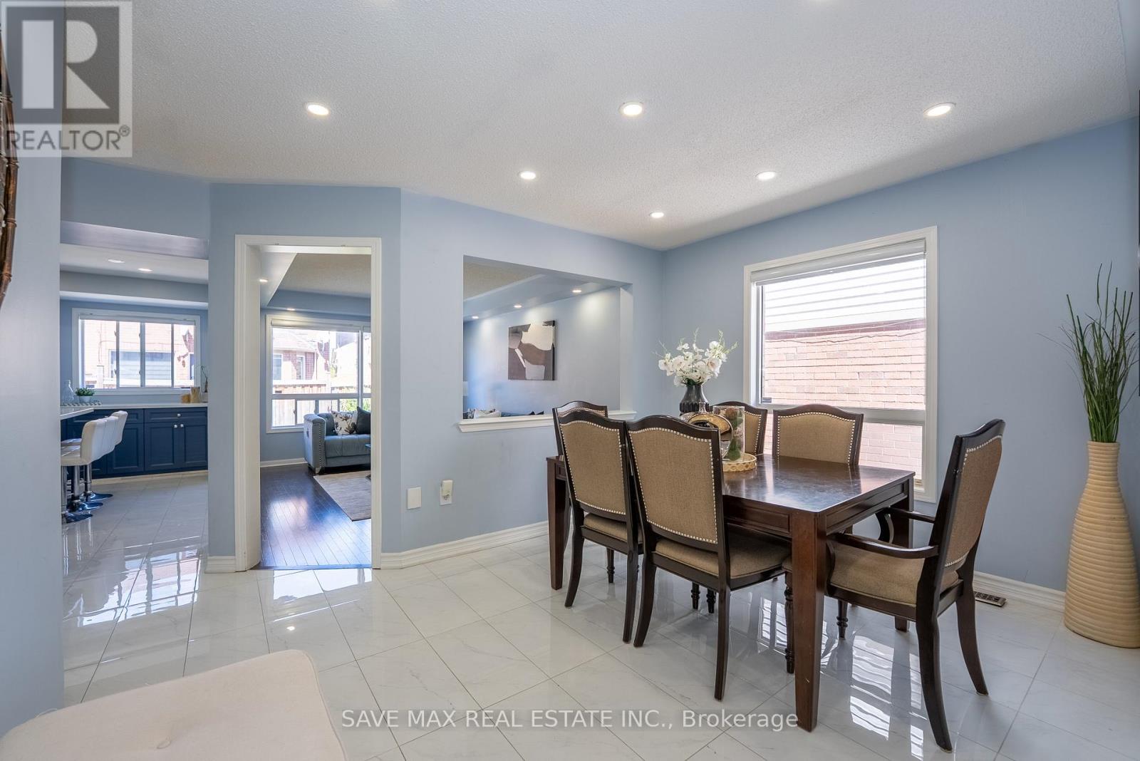 58 Ponymeadow Way, Brampton, Ontario  L6X 0M5 - Photo 8 - W12365305