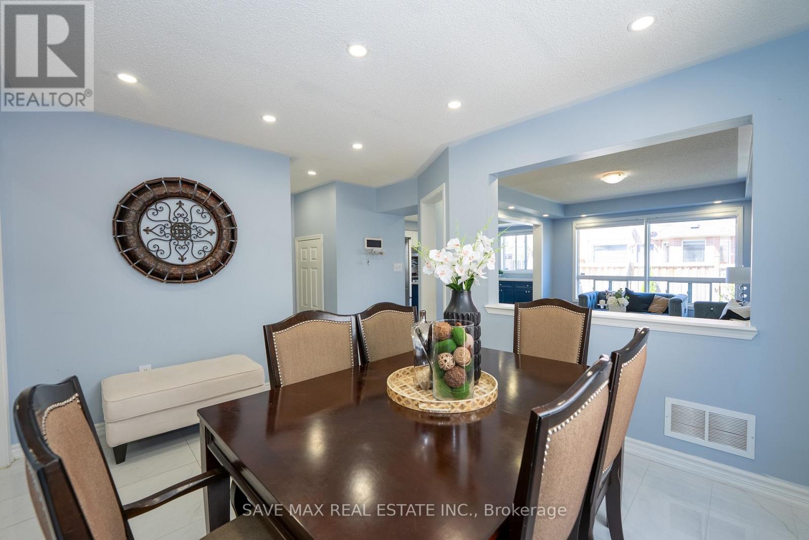 58 Ponymeadow Way, Brampton, Ontario  L6X 0M5 - Photo 9 - W12365305